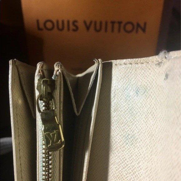 SOLDAuth Louis Vuitton Damier Azur Sarah Wallet - Picture 9 of 13